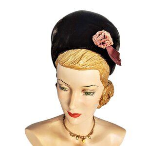 1960s Vintage Dark Brown Velvet Tall Structured Pillbox Hat With A Front Design